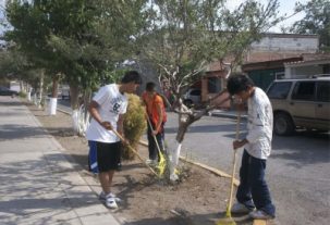 jovenes_barriendo